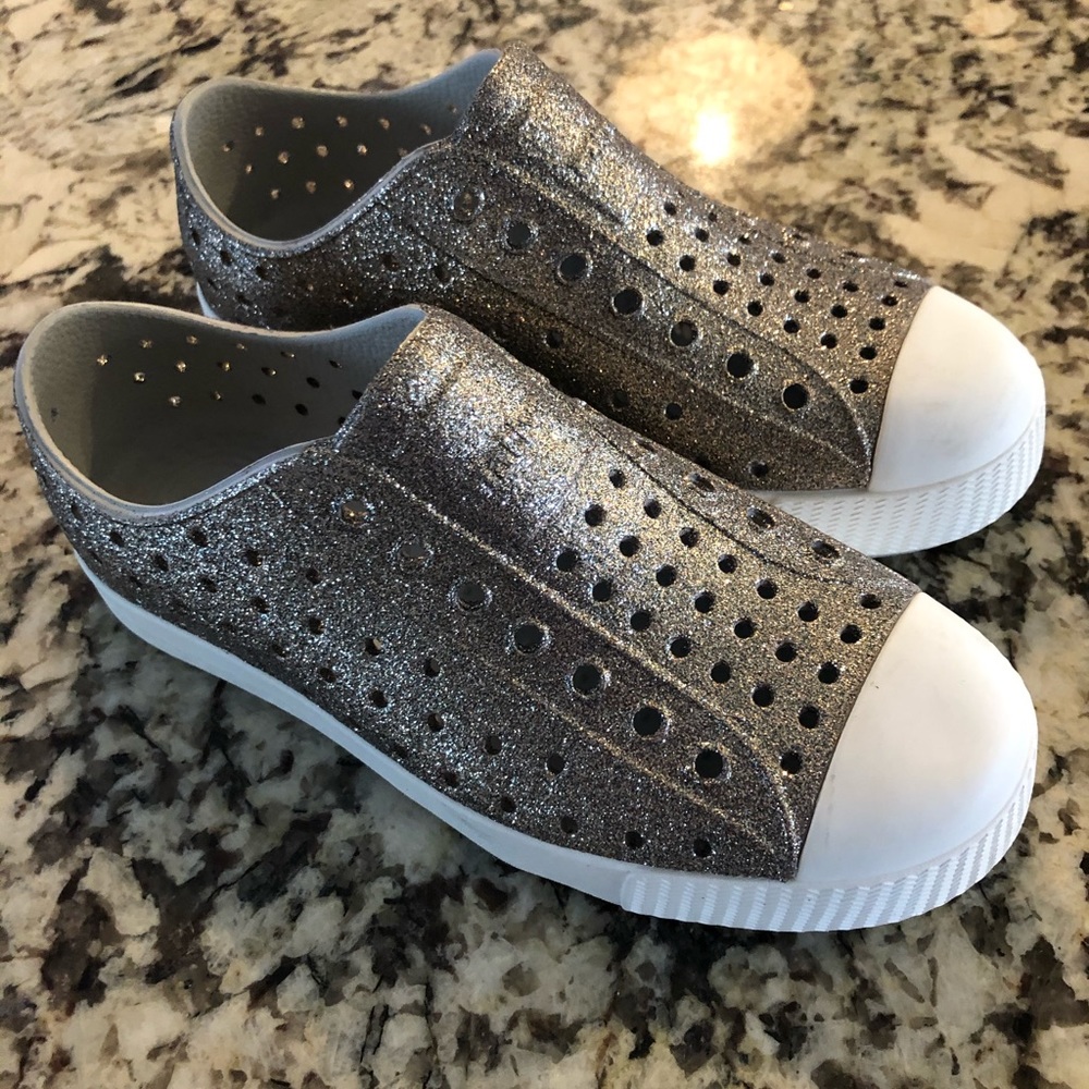 Native silver girls slip on shoes size J1